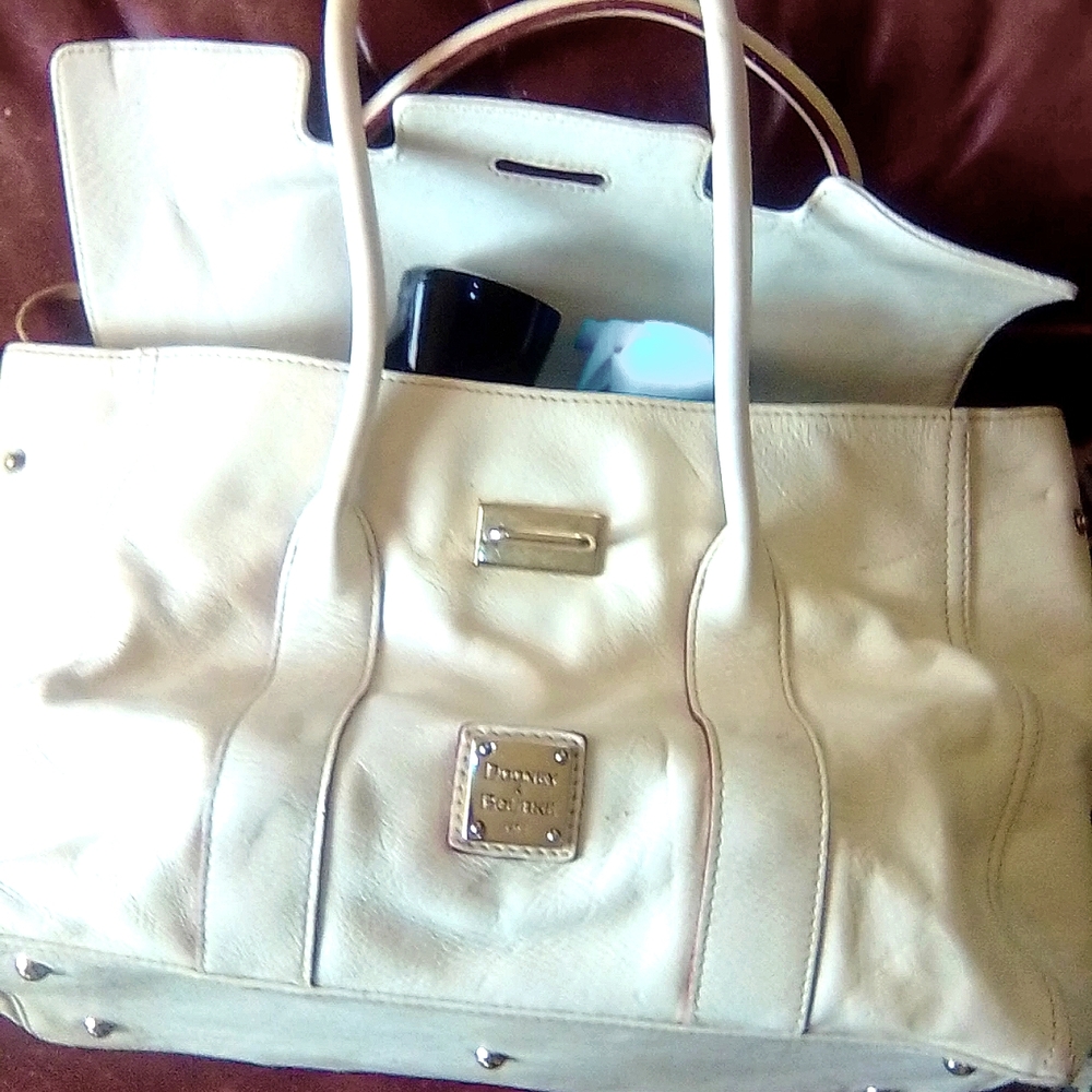 Dooney& Bourke egg white colored handbag leather is perfectly broken in